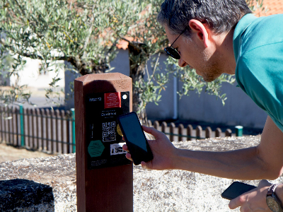 Leitura de um do QR Code distribuídos pelo território